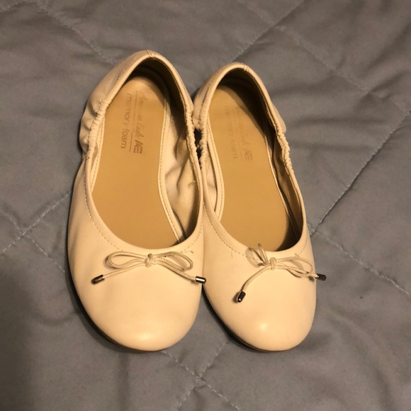 American Eagle Outfitters Other - GIRLS AMERICAN EAGLE FLATS